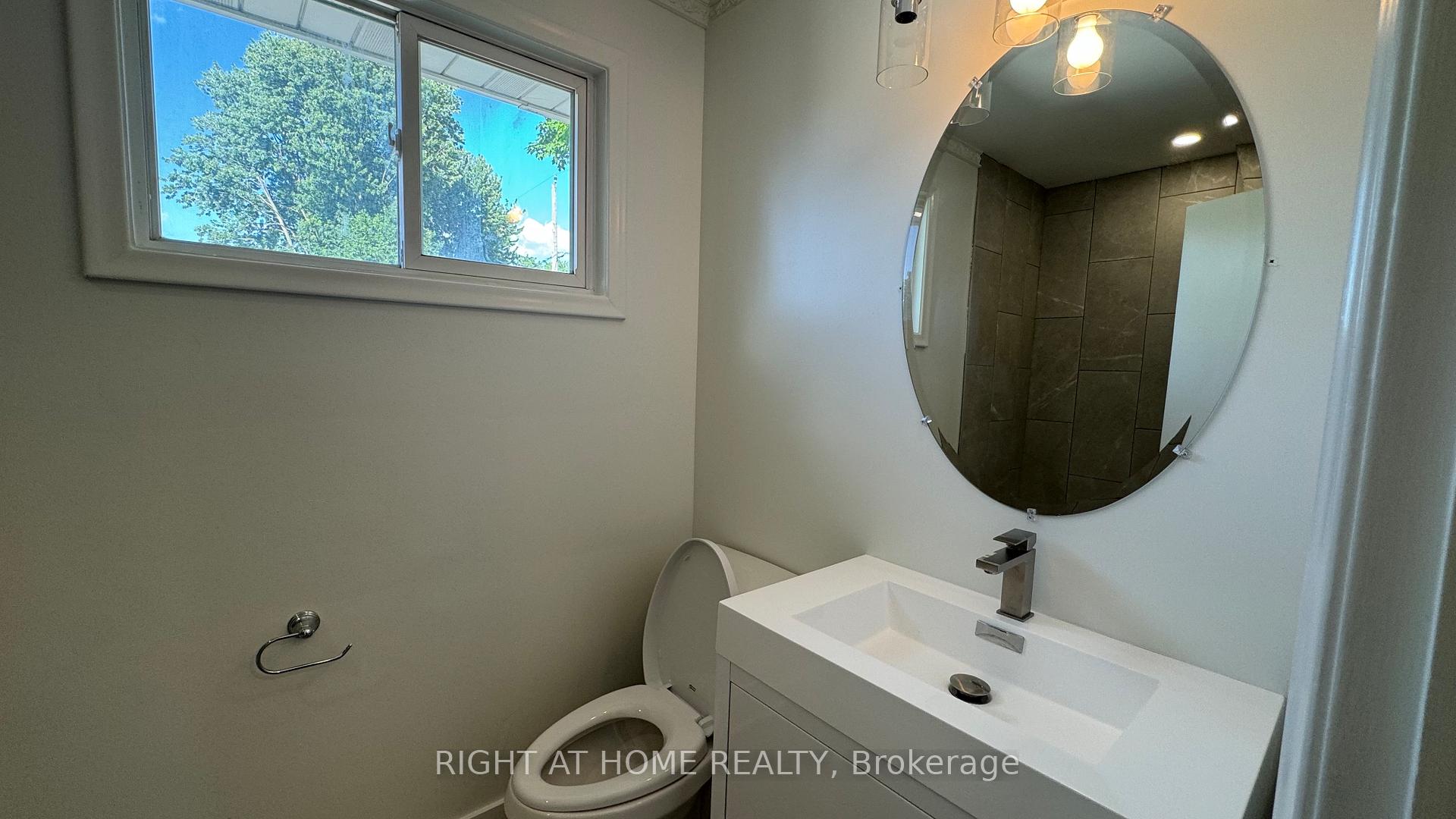 Photo 16 of Unit B, 2186 Navaho Drive, Ottawa, Bel Air Heights — HOMEH