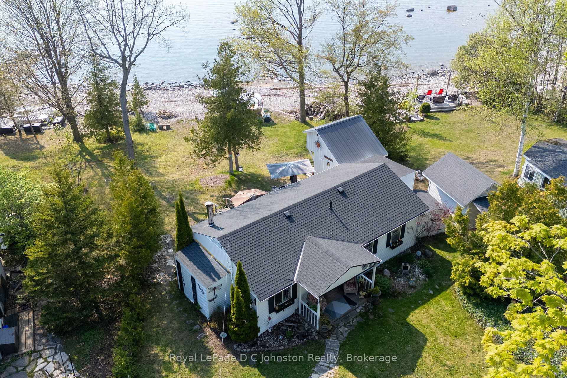 Front of 305 Bruce Road 13