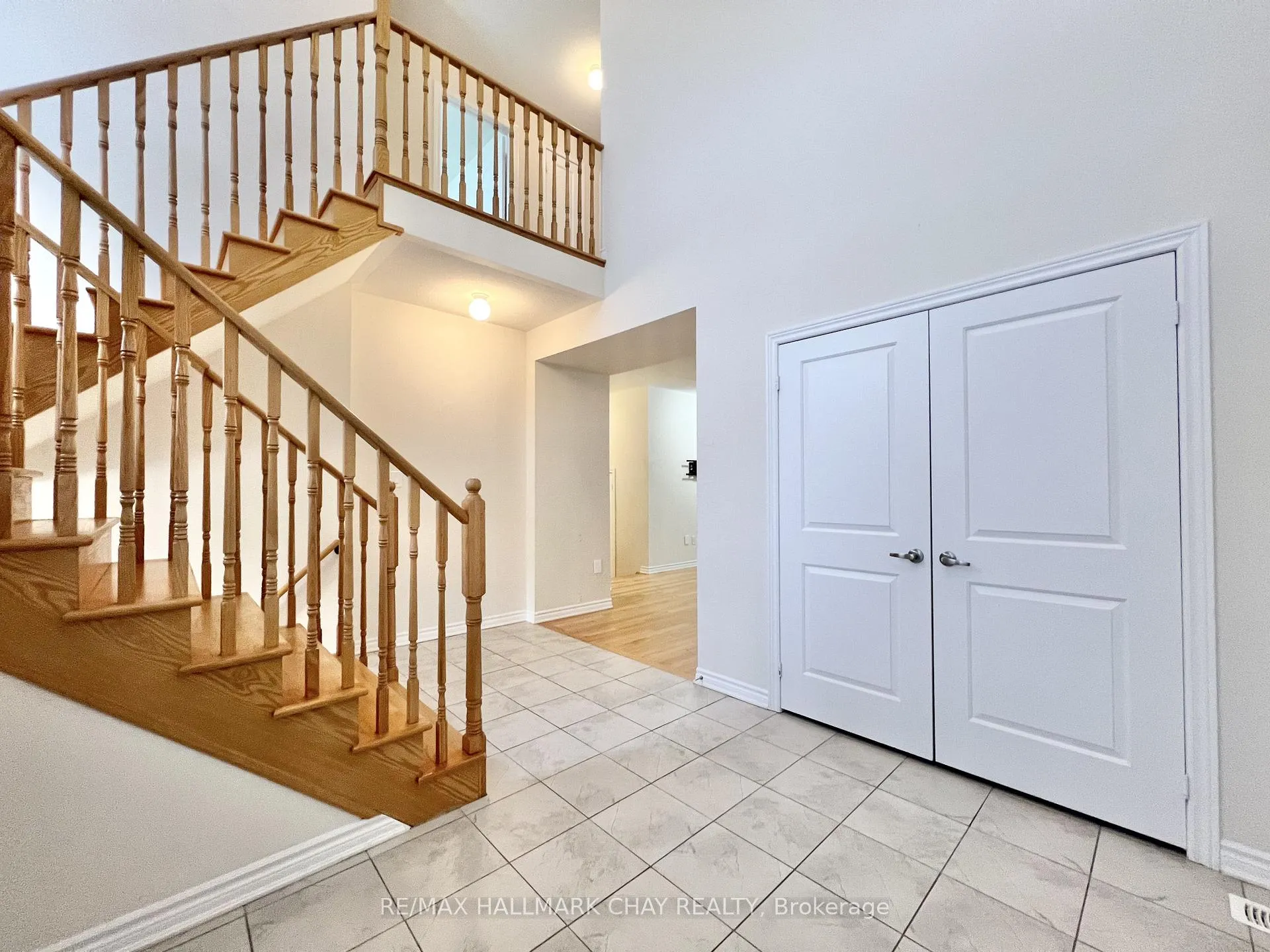 Photo 4 of 975 Barton Way, Innisfil, Rural Innisfil — HOMEH
