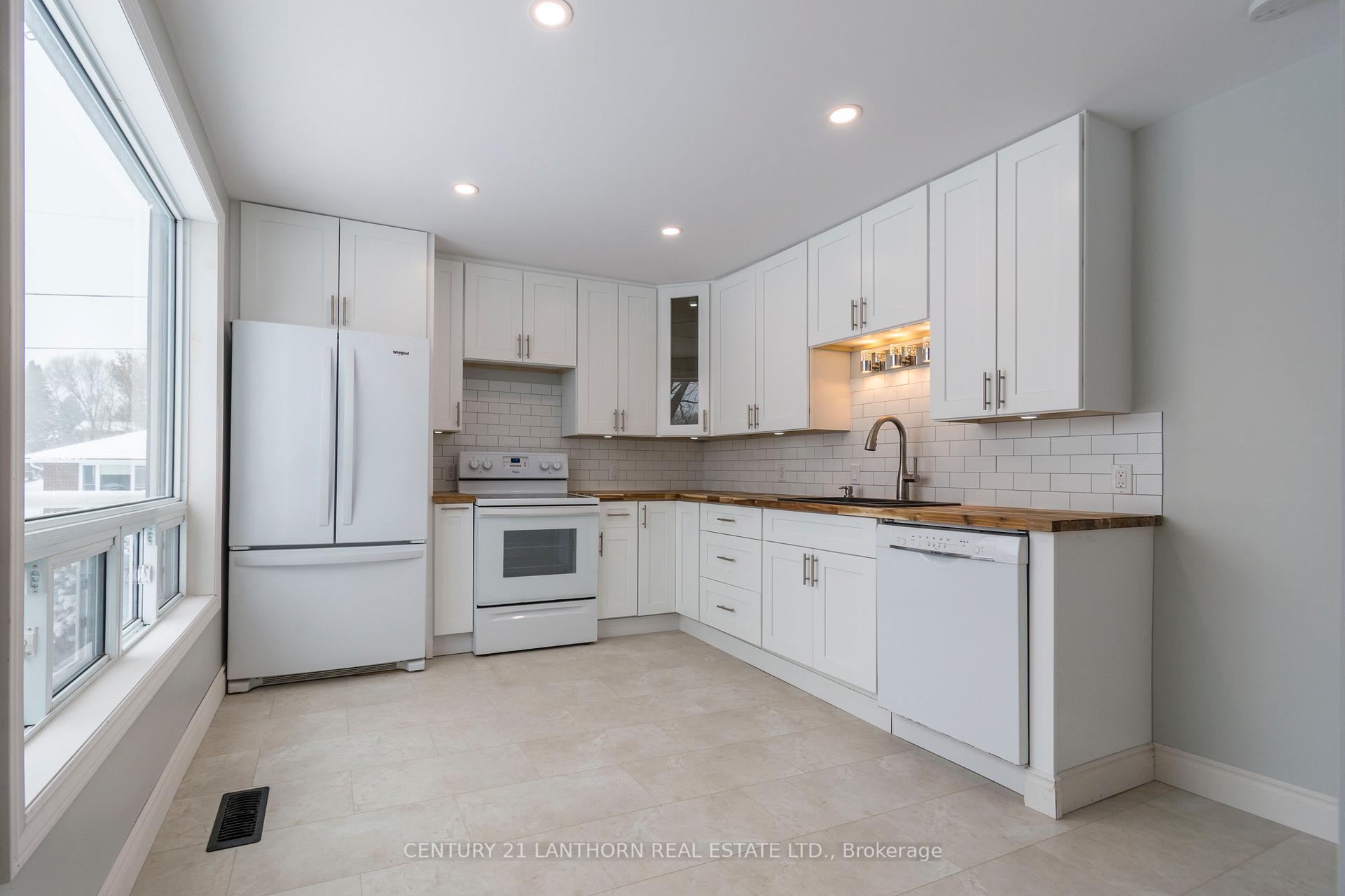 Photo 5 of Unit Unit A, 199 William Street, Stirling-Rawdon, Stirling Ward — HOMEH
