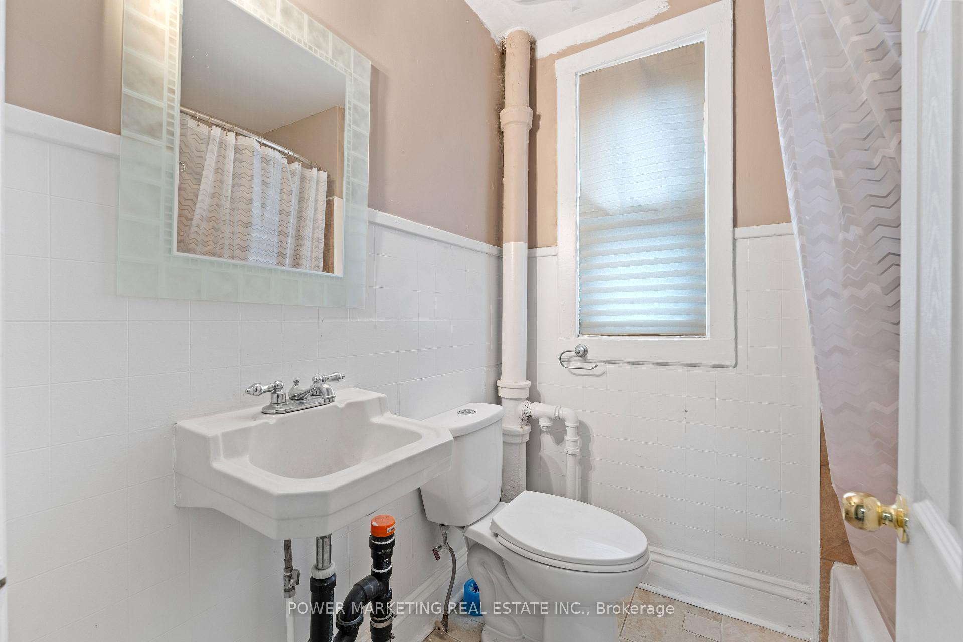 Photo 10 of Unit A, 684 Bronson Avenue, Ottawa, West Centre Town — HOMEH