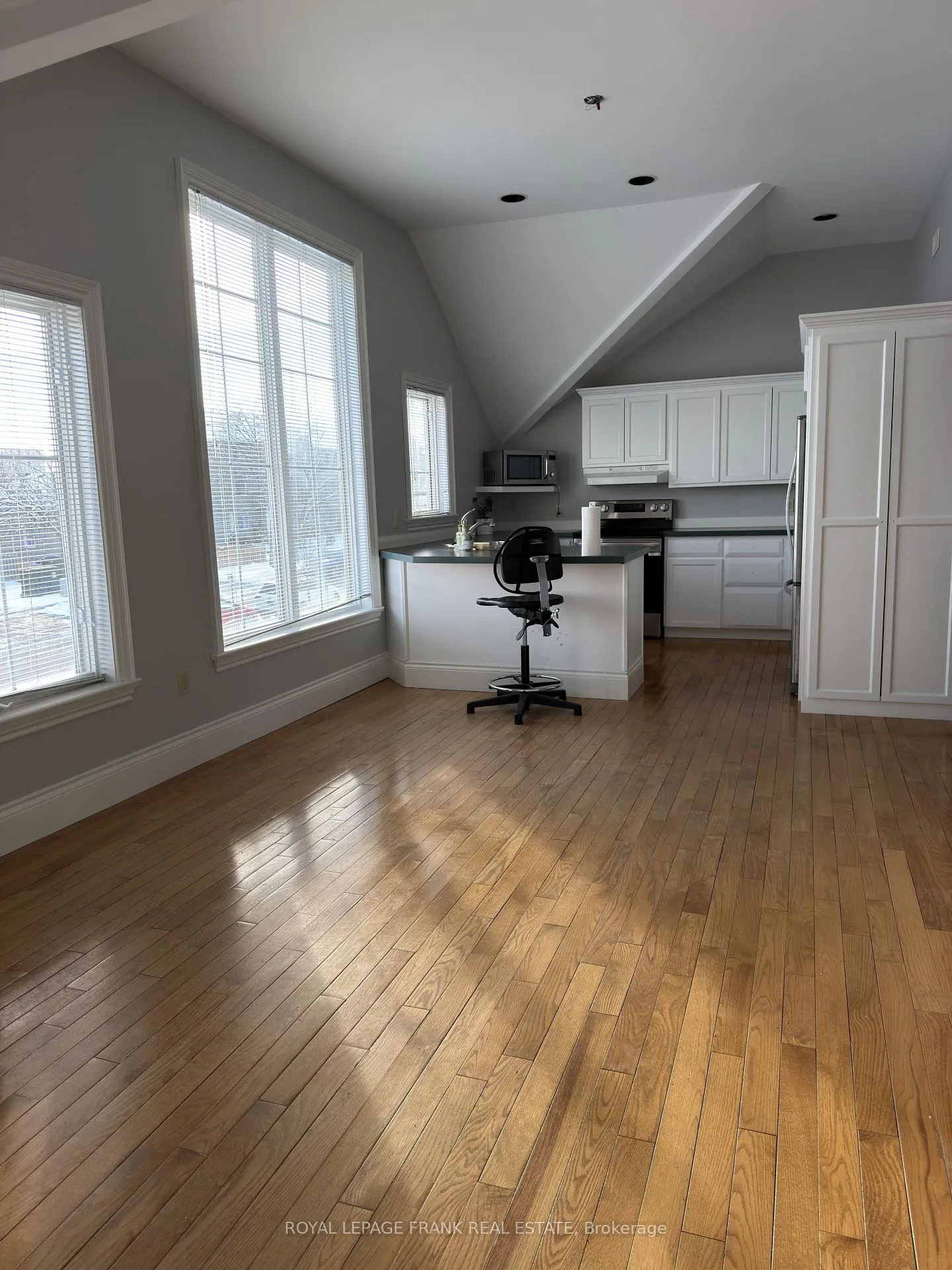 Photo 2 of Unit Upper, 64 Park Road N, Oshawa, McLaughlin — HOMEH