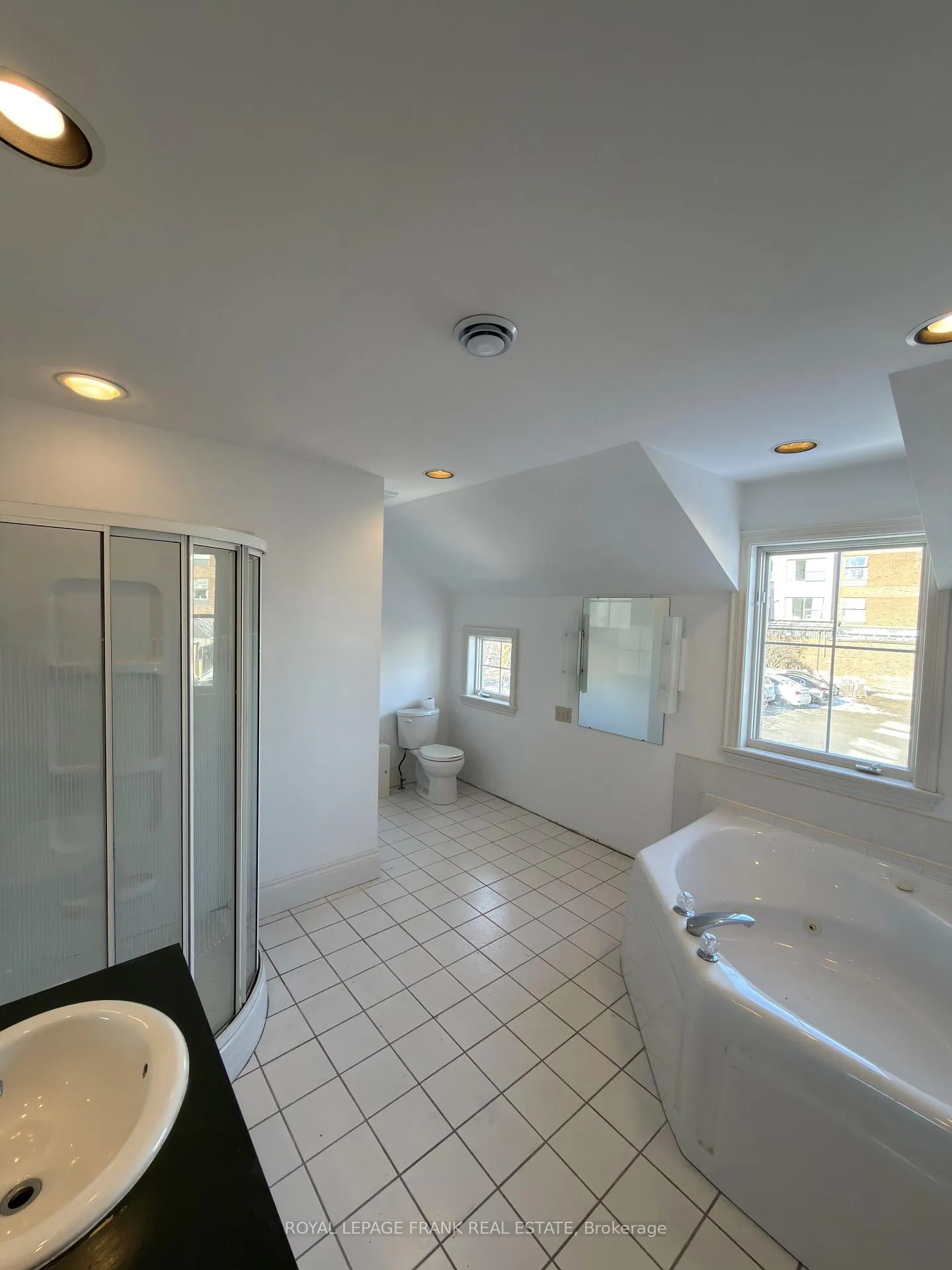 Photo 9 of Unit Upper, 64 Park Road N, Oshawa, McLaughlin — HOMEH