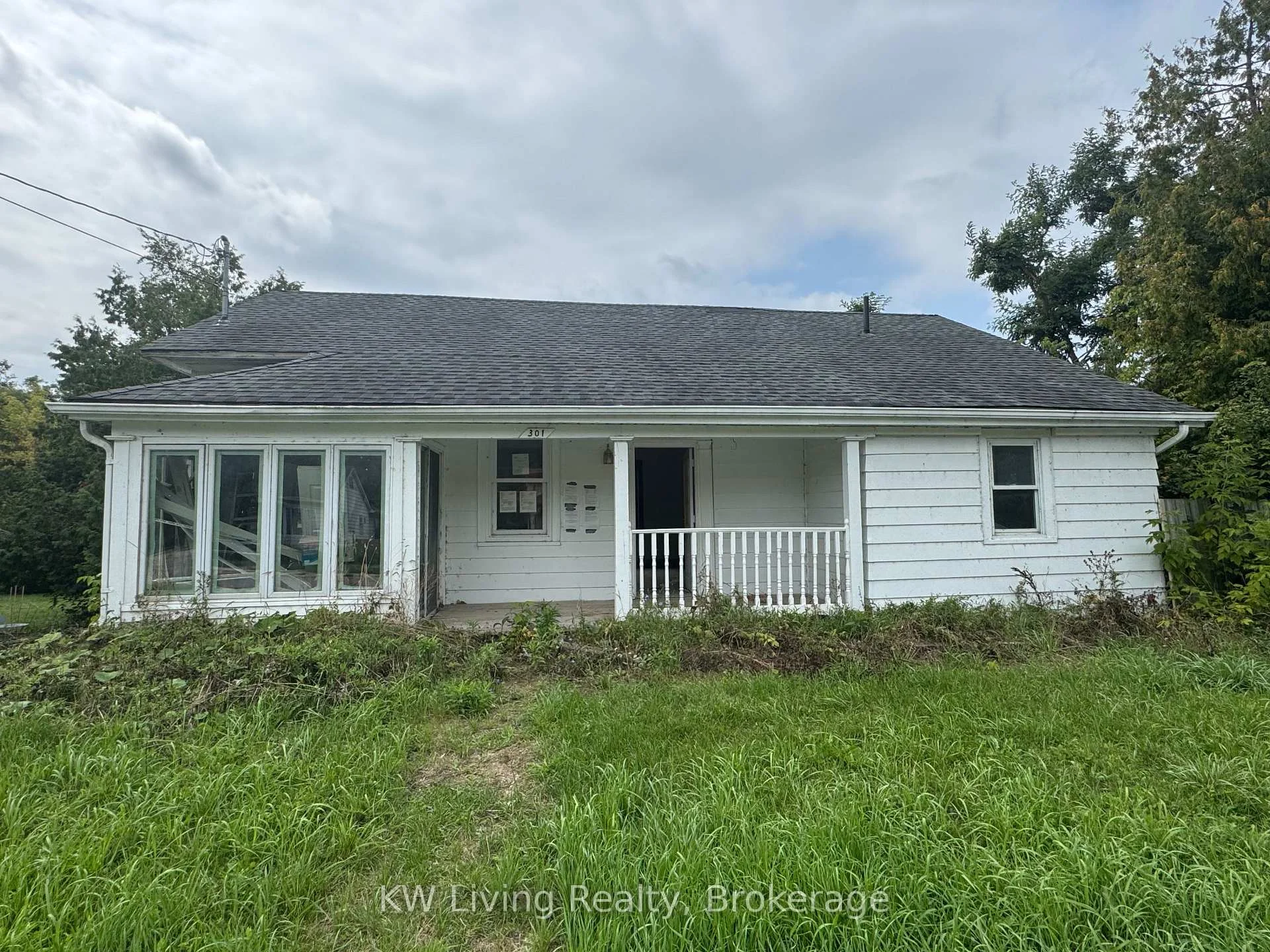 Photo 2 of 301 Victoria Avenue, Brock, Beaverton — HOMEH