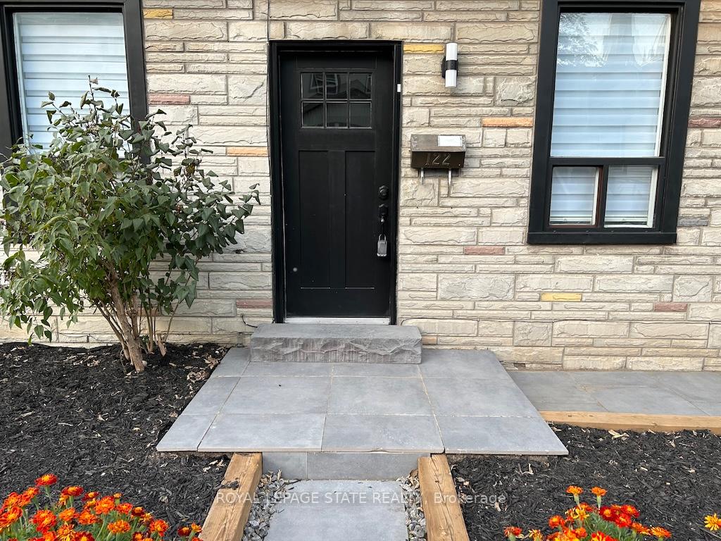Photo 3 of 122 Peter Street, Hamilton, Strathcona — HOMEH