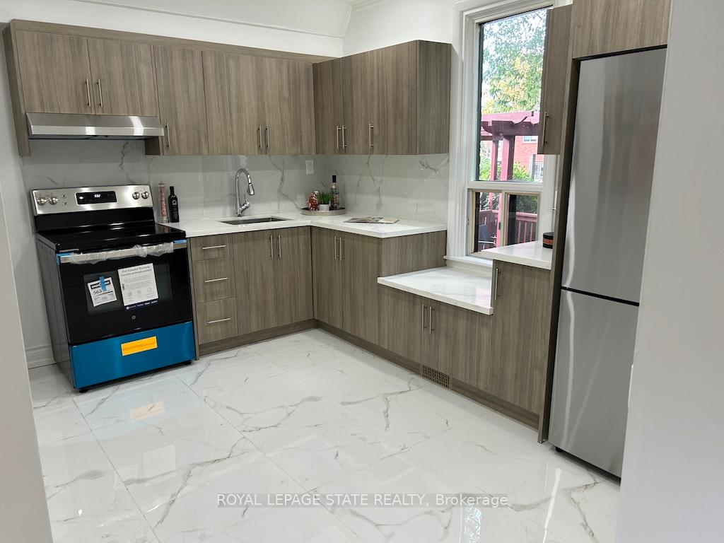 Photo 13 of 122 Peter Street, Hamilton, Strathcona — HOMEH