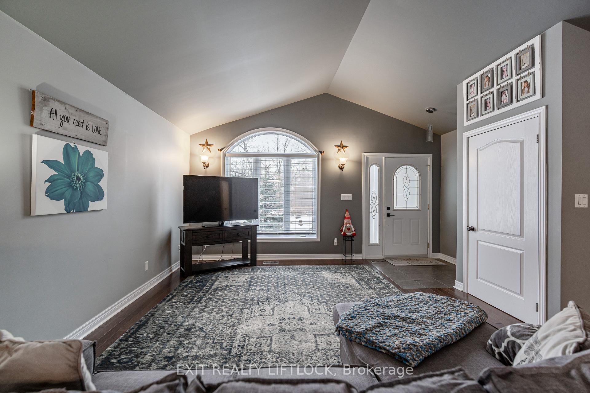 Photo 4 of 677 Golf Course Road, Douro-Dummer — HOMEH