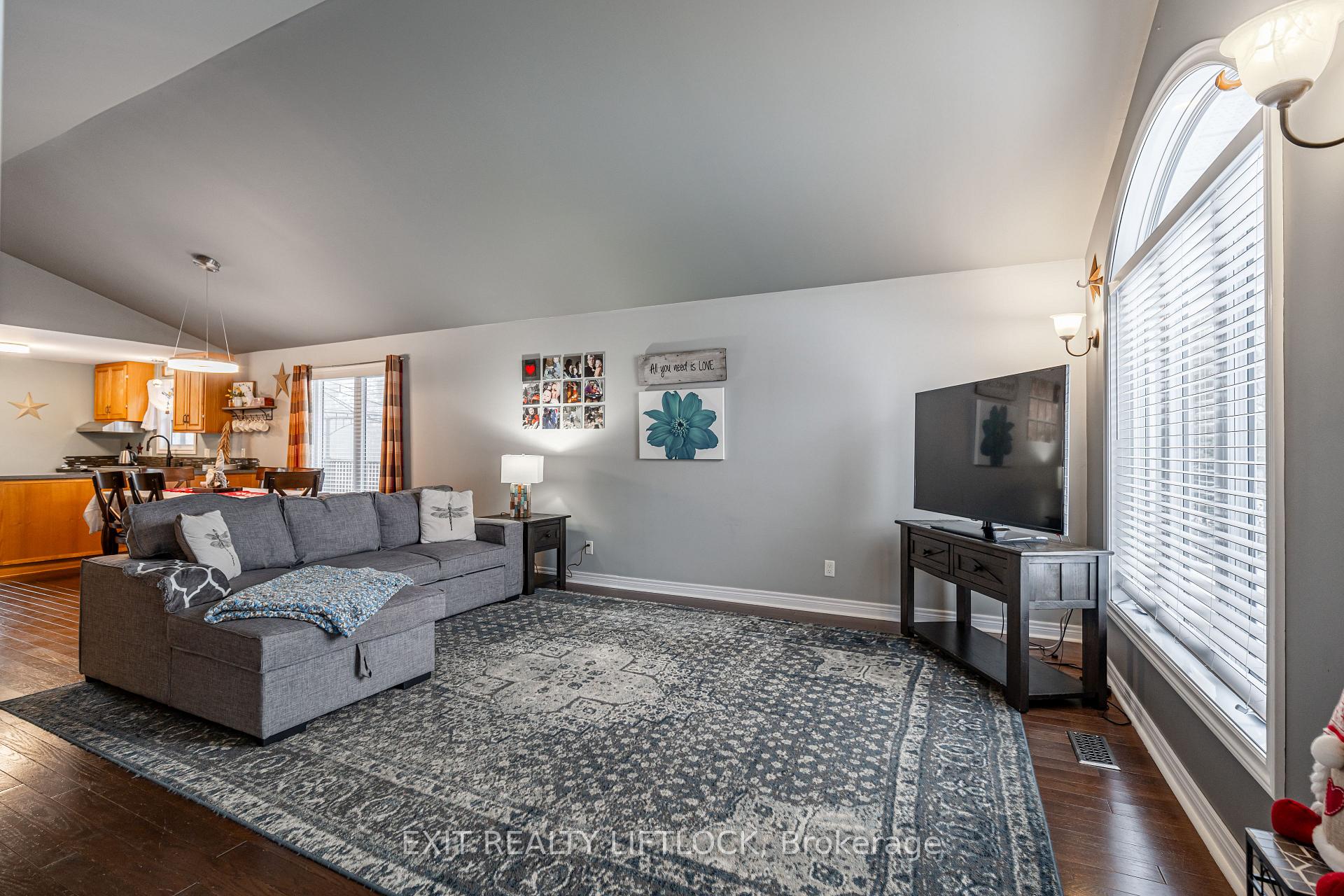 Photo 6 of 677 Golf Course Road, Douro-Dummer — HOMEH