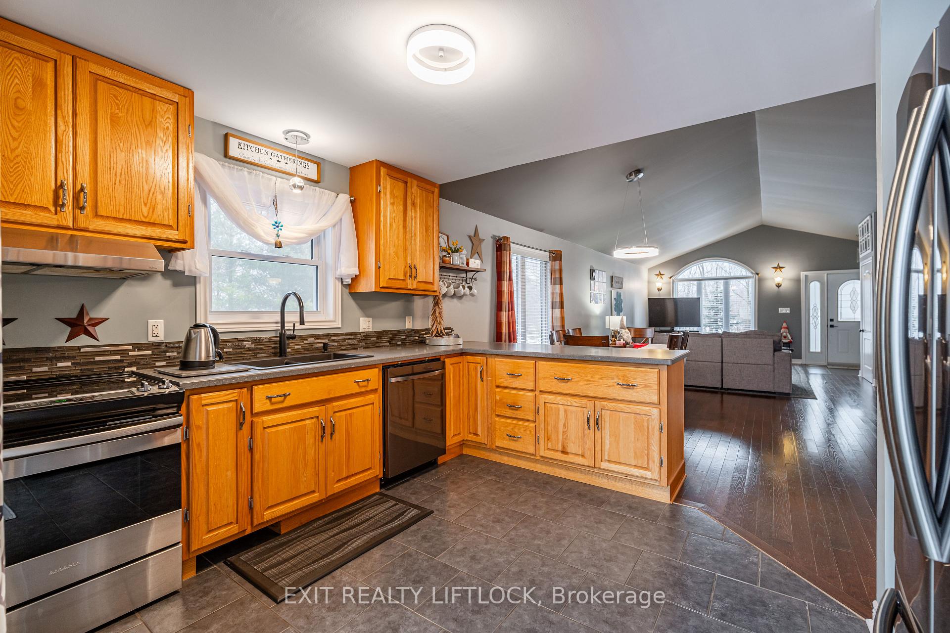 Photo 11 of 677 Golf Course Road, Douro-Dummer — HOMEH