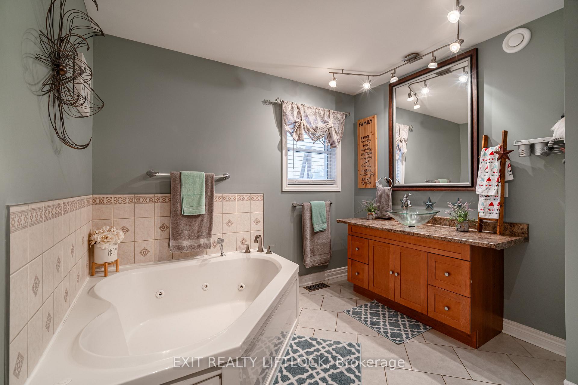 Photo 15 of 677 Golf Course Road, Douro-Dummer — HOMEH
