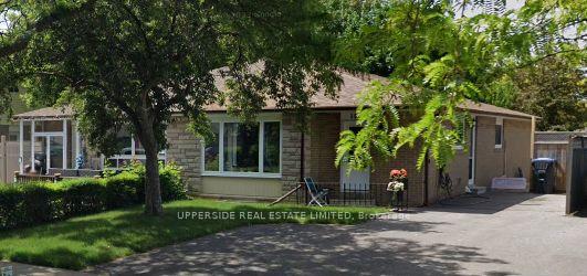 Front of Unit Upper, 164 Earnscliffe Circle