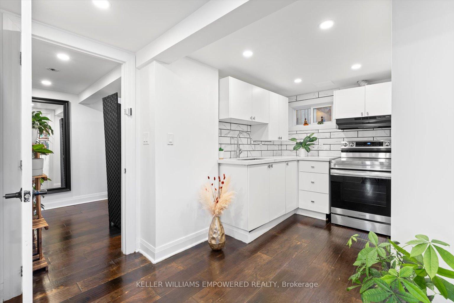 Photo 11 of Unit (Lower 2), 65 Murray Drive, Aurora, Aurora Highlands — HOMEH
