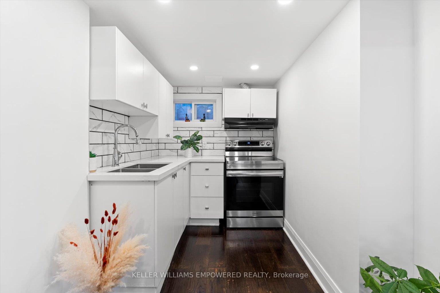 Photo 13 of Unit (Lower 2), 65 Murray Drive, Aurora, Aurora Highlands — HOMEH