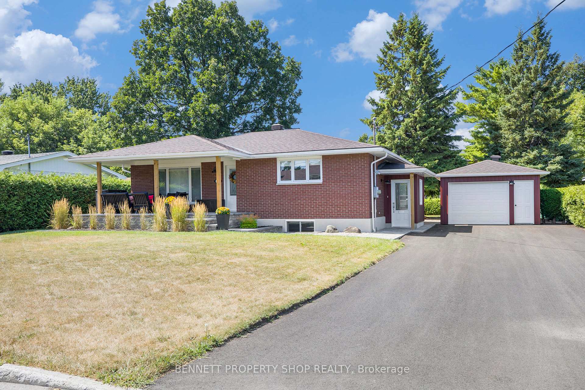 Photo 1 of 1476 Maxime Street, Ottawa, Pineview — HOMEH