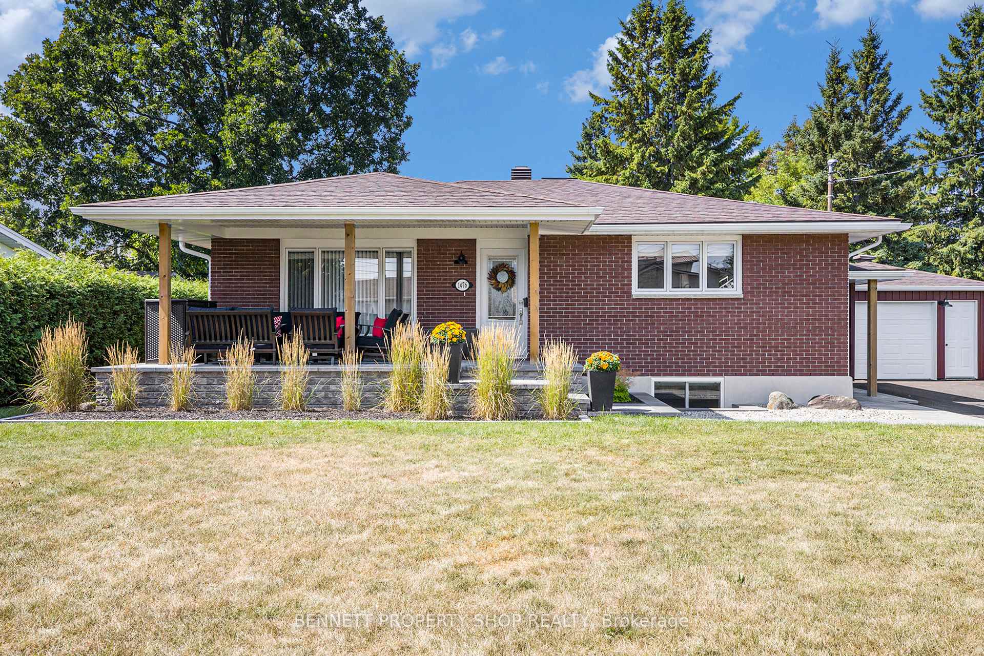 Photo 3 of 1476 Maxime Street, Ottawa, Pineview — HOMEH