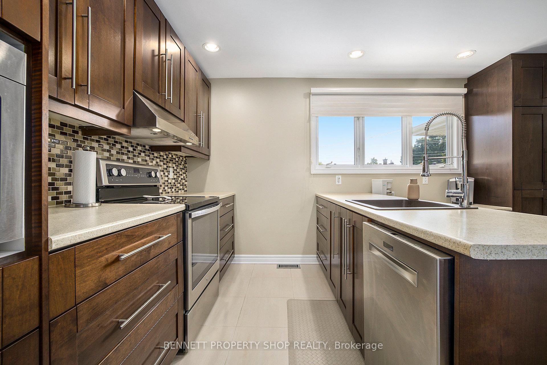 Photo 6 of 1476 Maxime Street, Ottawa, Pineview — HOMEH