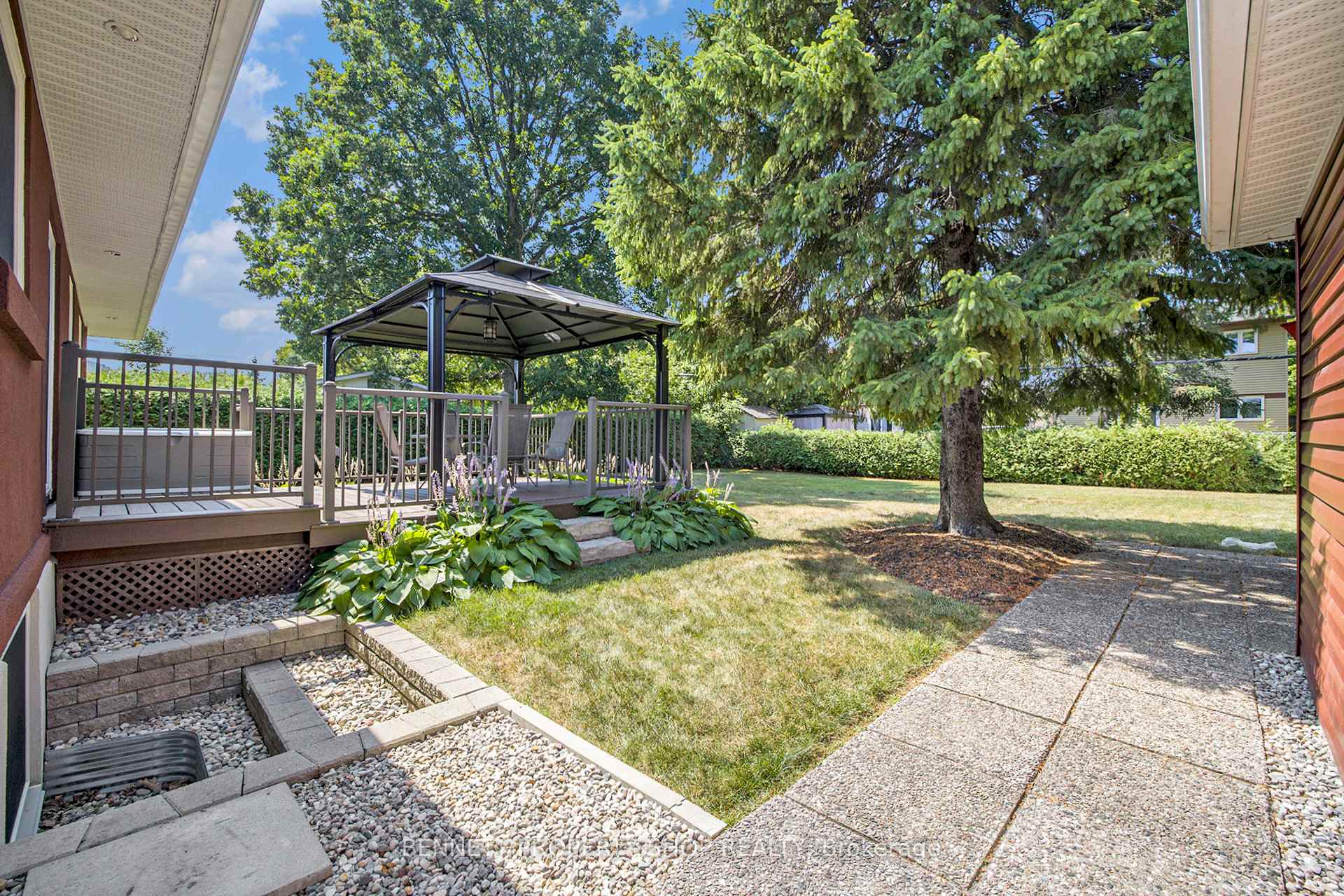 Photo 24 of 1476 Maxime Street, Ottawa, Pineview — HOMEH
