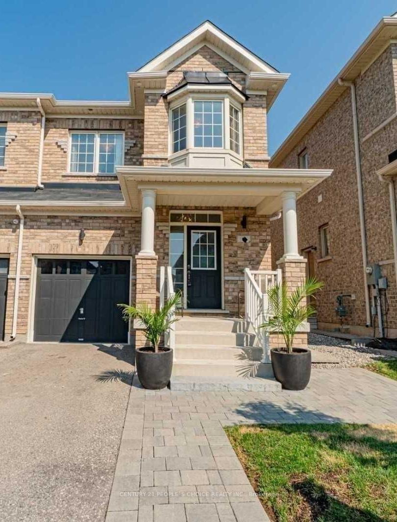 Front of Unit Lower, 5 Chesterwood Crescent