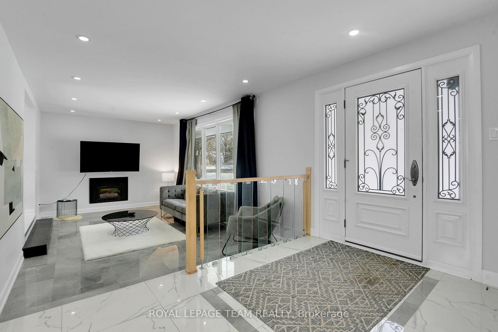 Photo 4 of 14 Stephanie Avenue, Ottawa, Rideau Heights/Rideau River — HOMEH