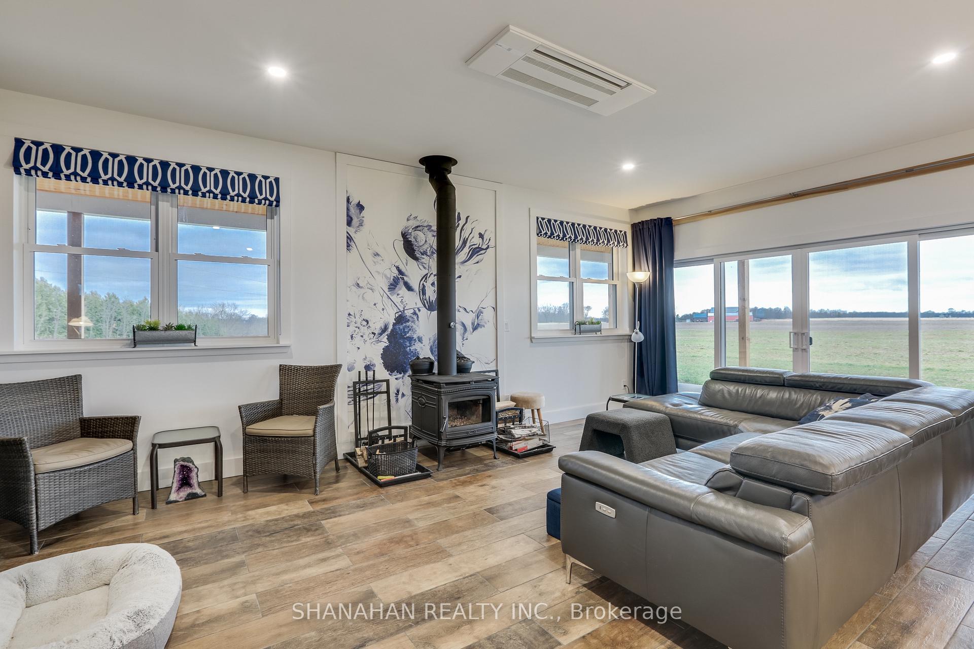 Photo 10 of 1575 Dobbyn Road, Dawn-Euphemia, Dawn Euphemia — HOMEH