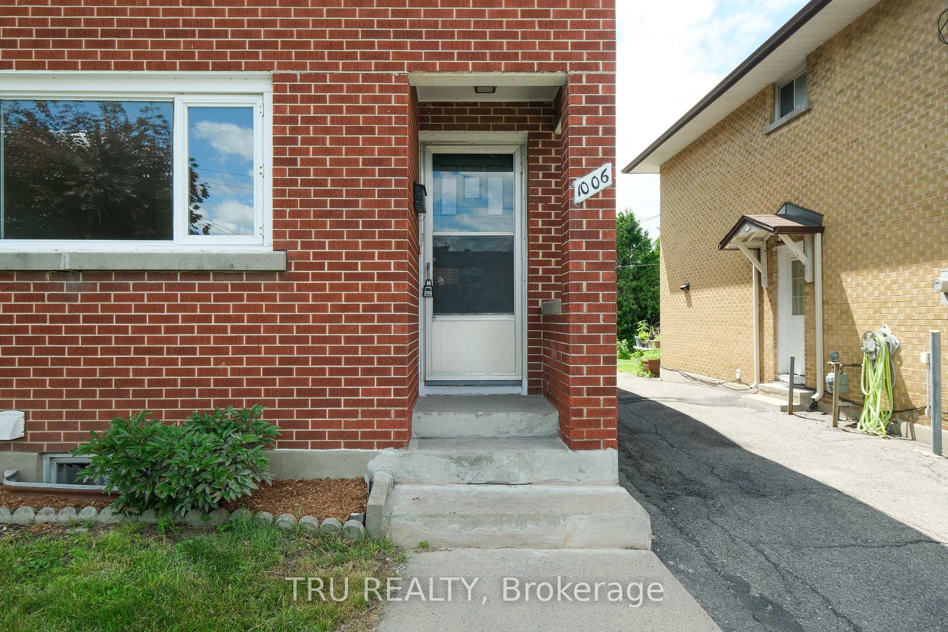 Photo 2 of 1006 Riddell Avenue S, Ottawa, Braemar Park — HOMEH