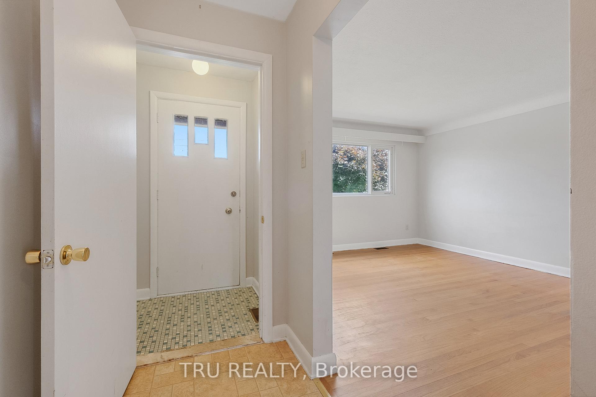 Photo 3 of 1006 Riddell Avenue S, Ottawa, Braemar Park — HOMEH