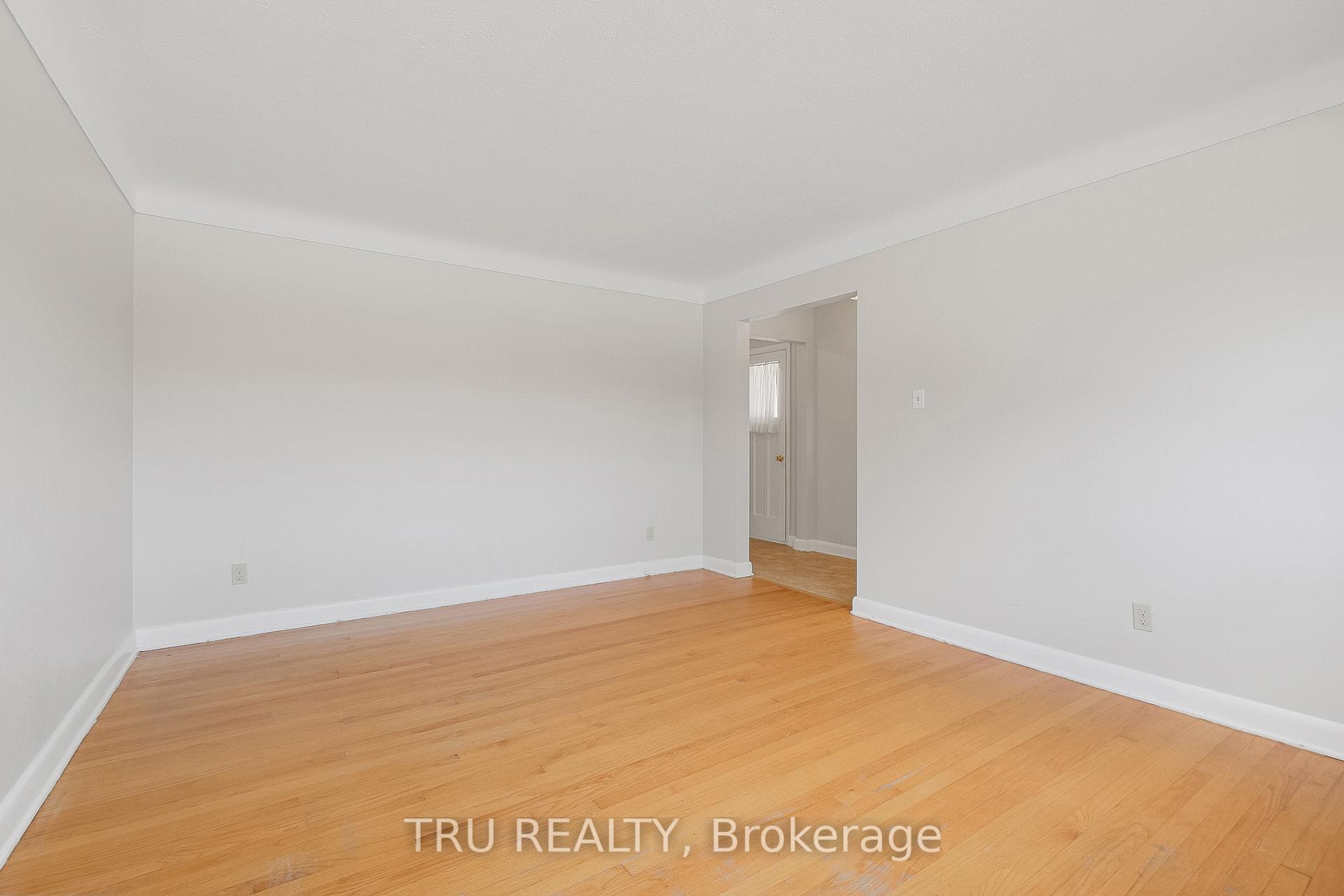 Photo 4 of 1006 Riddell Avenue S, Ottawa, Braemar Park — HOMEH