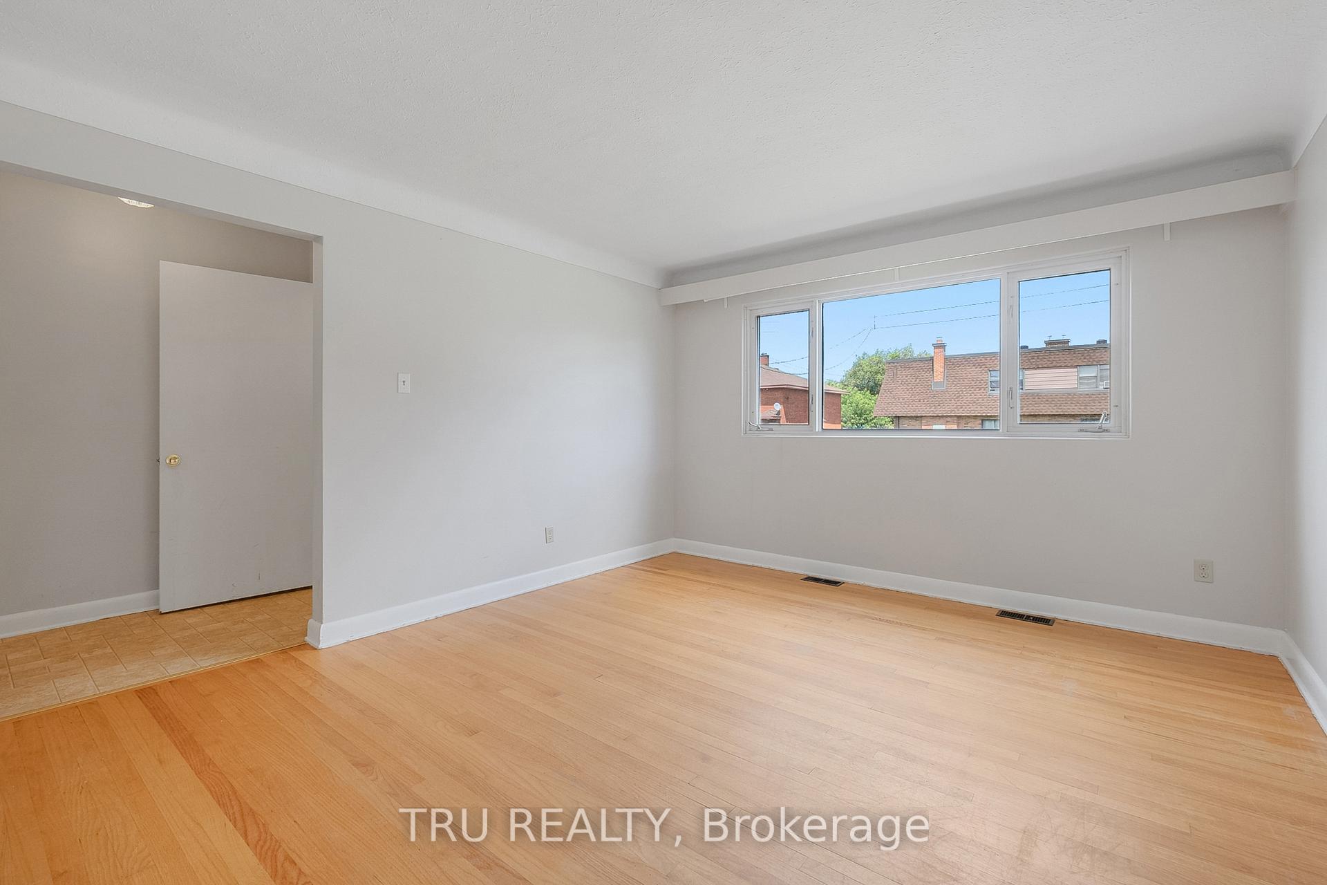 Photo 5 of 1006 Riddell Avenue S, Ottawa, Braemar Park — HOMEH