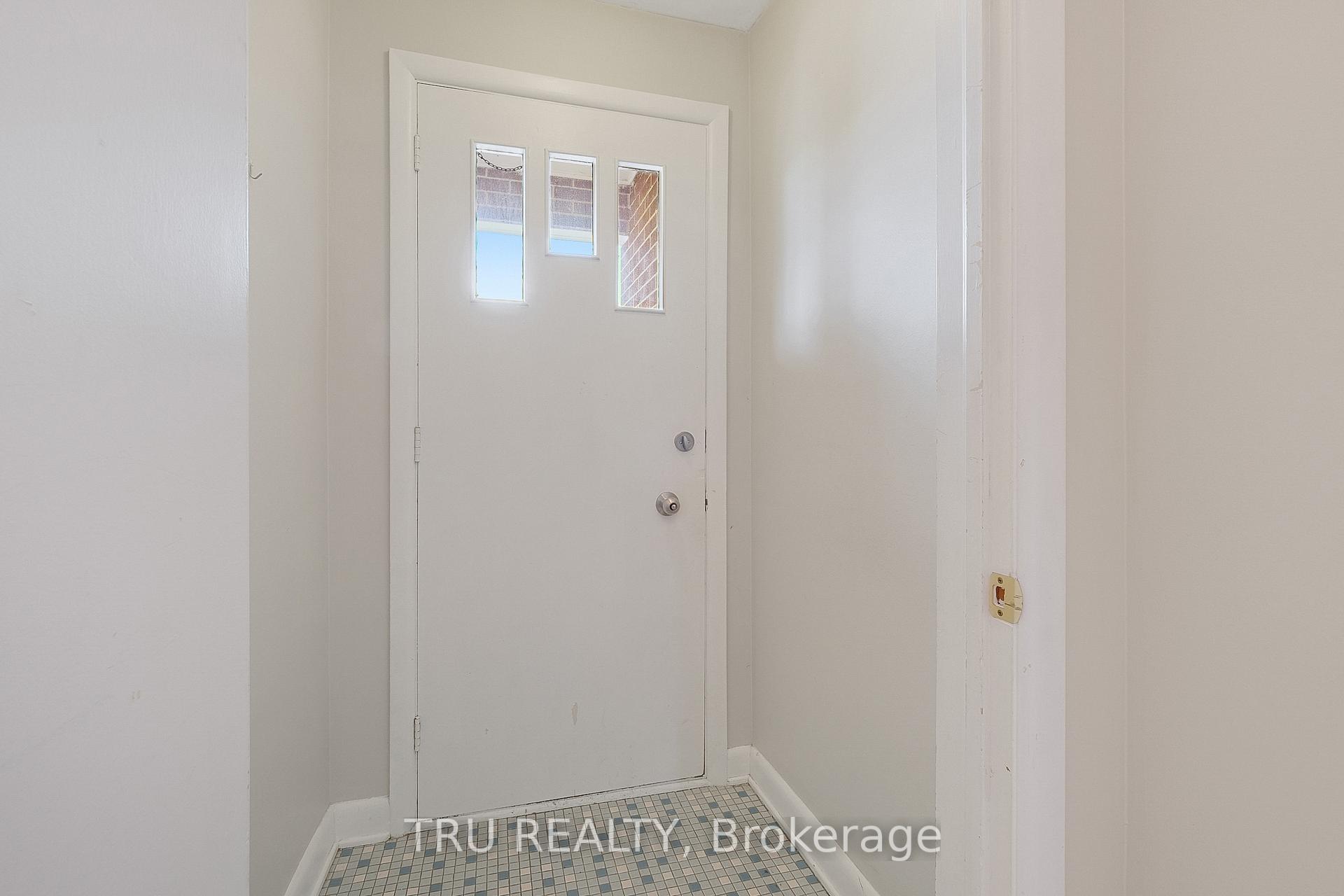 Photo 7 of 1006 Riddell Avenue S, Ottawa, Braemar Park — HOMEH