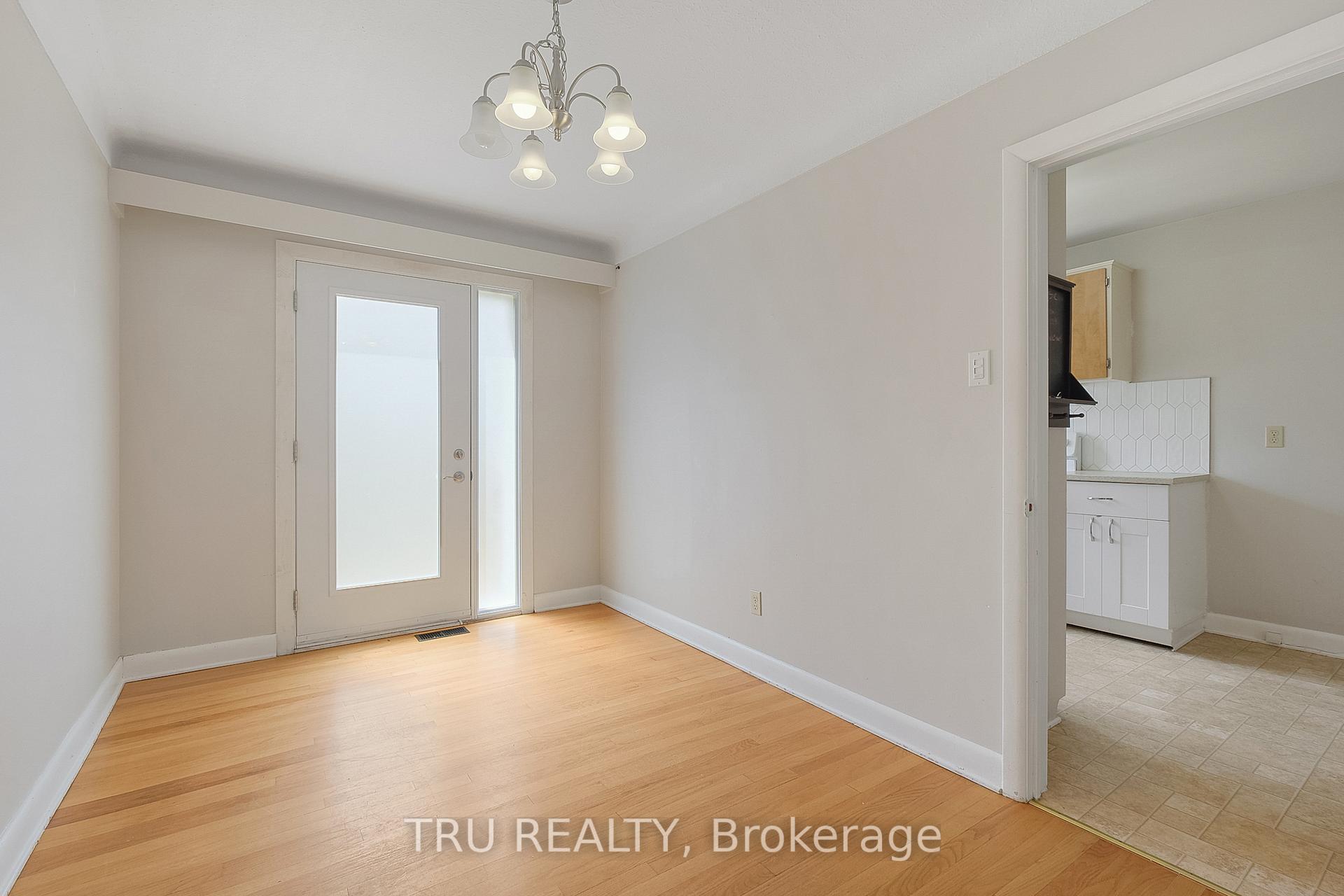 Photo 8 of 1006 Riddell Avenue S, Ottawa, Braemar Park — HOMEH
