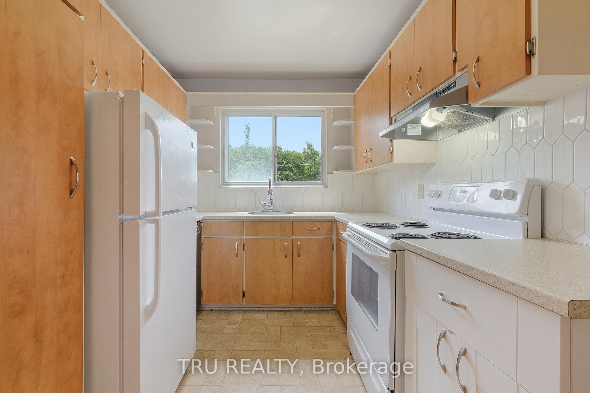 Photo 9 of 1006 Riddell Avenue S, Ottawa, Braemar Park — HOMEH