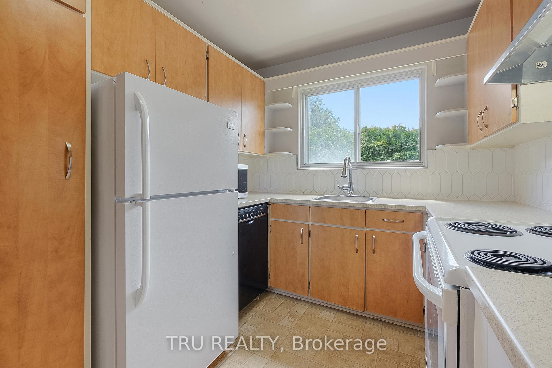Photo 11 of 1006 Riddell Avenue S, Ottawa, Braemar Park — HOMEH