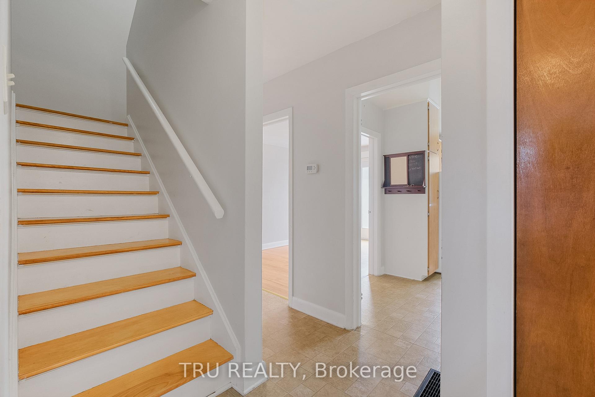 Photo 13 of 1006 Riddell Avenue S, Ottawa, Braemar Park — HOMEH