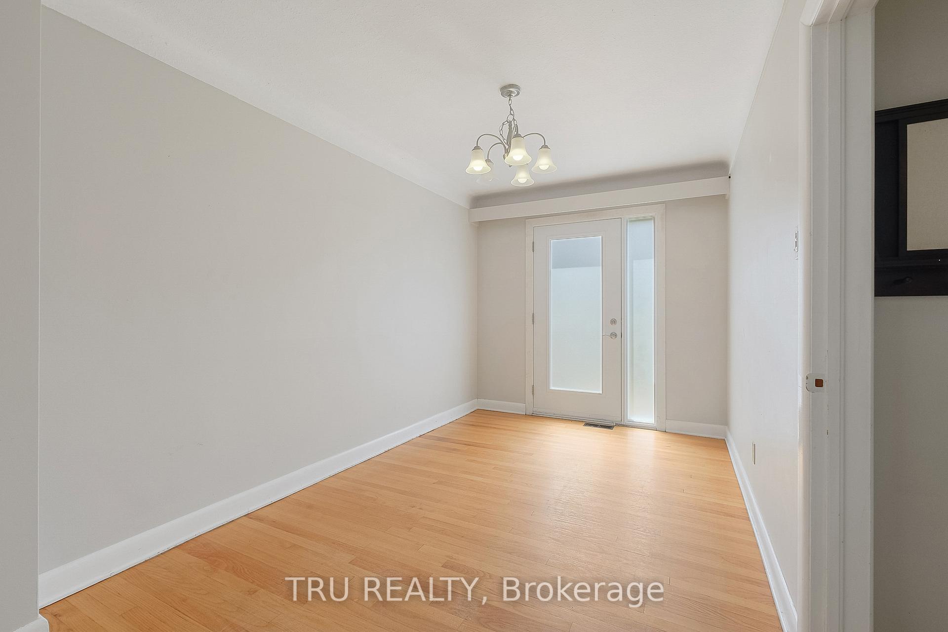 Photo 17 of 1006 Riddell Avenue S, Ottawa, Braemar Park — HOMEH