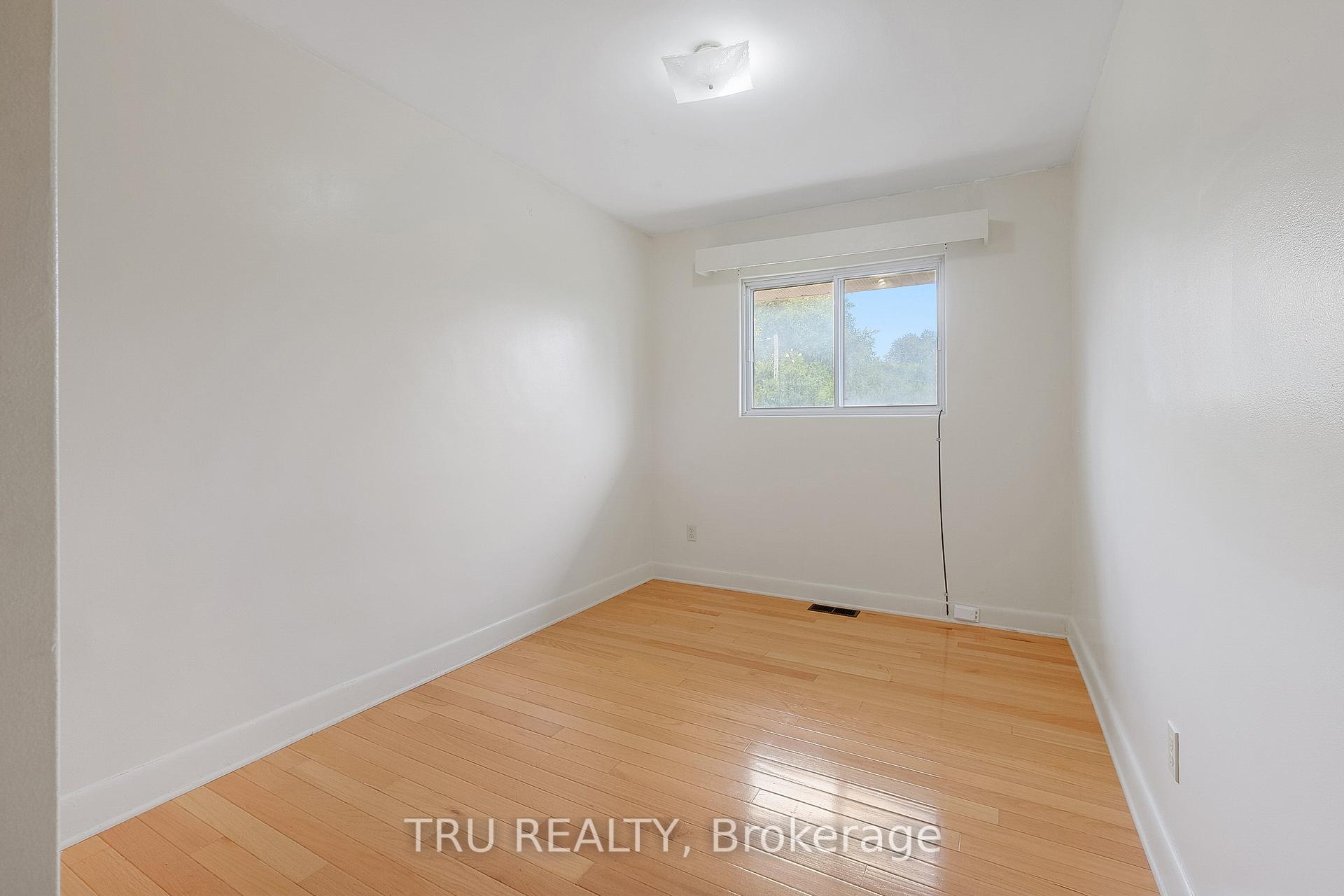 Photo 18 of 1006 Riddell Avenue S, Ottawa, Braemar Park — HOMEH
