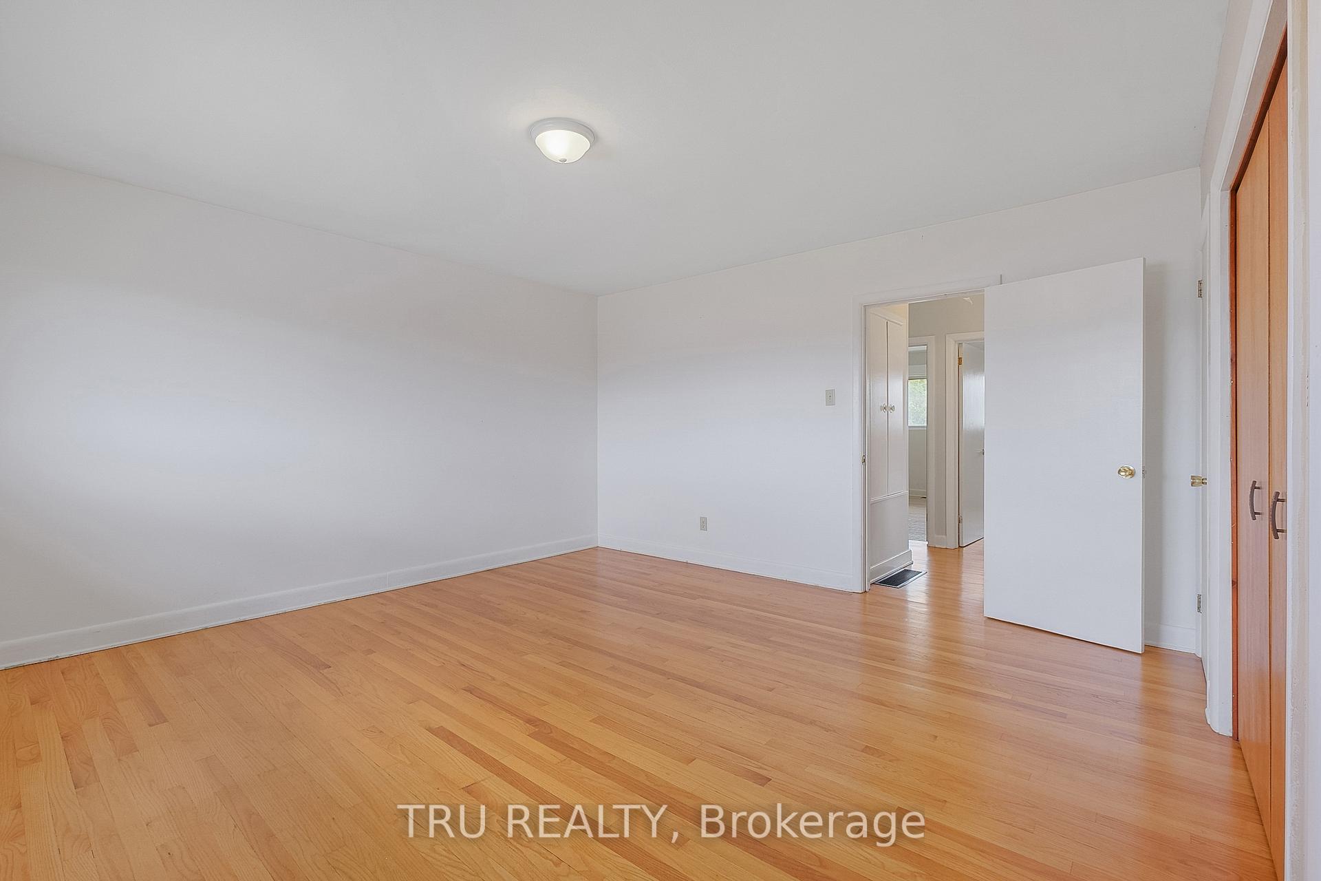 Photo 19 of 1006 Riddell Avenue S, Ottawa, Braemar Park — HOMEH
