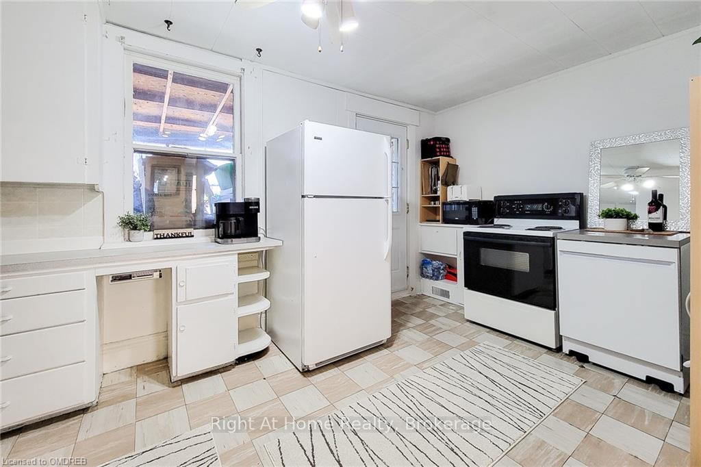 Photo 15 of 1468 Barton Street E, Hamilton, Homeside — HOMEH