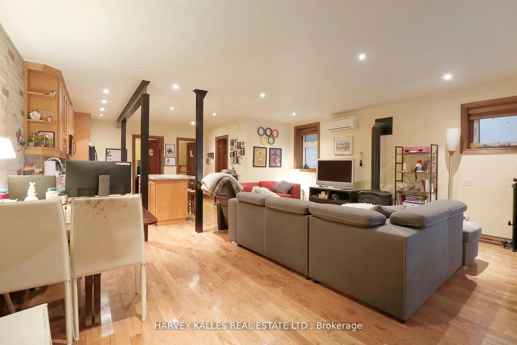 Photo 3 of Unit 1, 152 Hilton Avenue, Toronto, Casa Loma — HOMEH