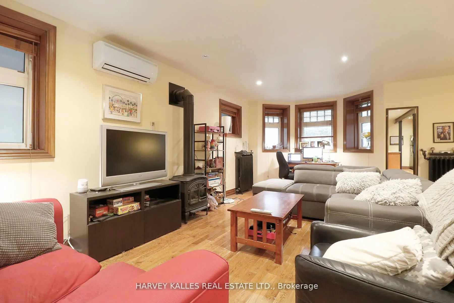 Photo 5 of Unit 1, 152 Hilton Avenue, Toronto, Casa Loma — HOMEH