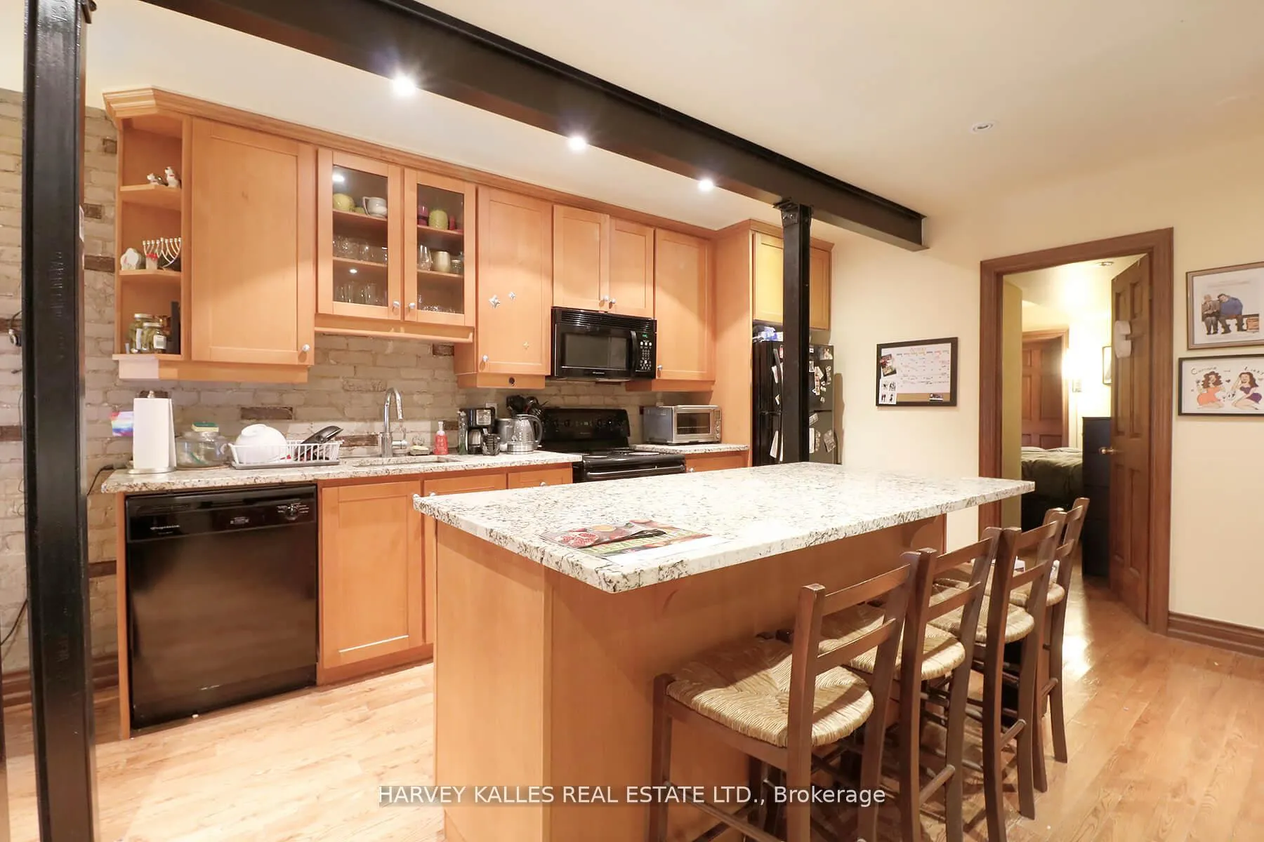 Photo 7 of Unit 1, 152 Hilton Avenue, Toronto, Casa Loma — HOMEH