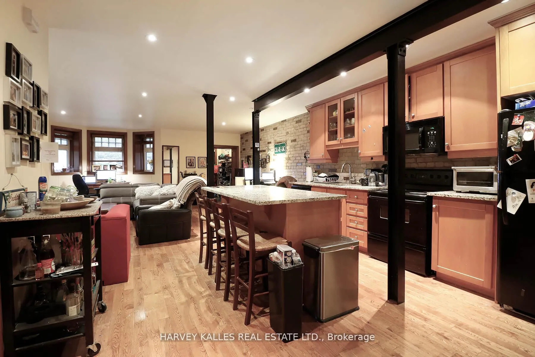 Photo 9 of Unit 1, 152 Hilton Avenue, Toronto, Casa Loma — HOMEH