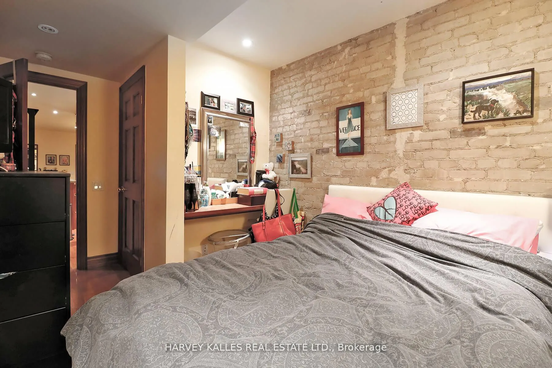 Photo 16 of Unit 1, 152 Hilton Avenue, Toronto, Casa Loma — HOMEH