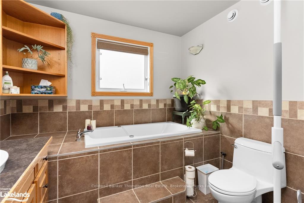 Photo 14 of 113 Queen Street, Burk's Falls — HOMEH