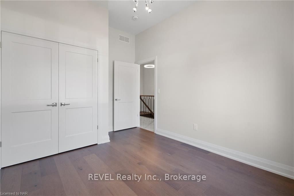 Photo 7 of 492 Vine Street, St. Catharines, Vine/Linwell — HOMEH