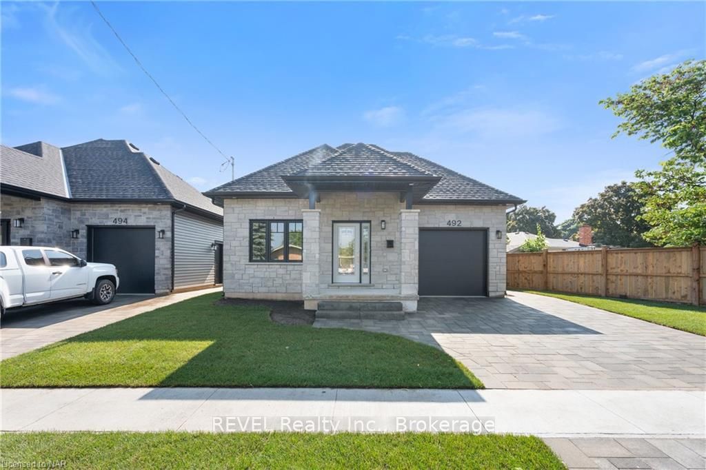 Photo 2 of 492 Vine Street, St. Catharines, Vine/Linwell — HOMEH