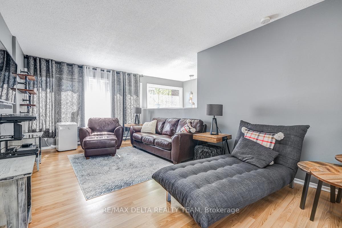 Photo 3 of 2104 Eric Crescent, Ottawa, Pineview — HOMEH
