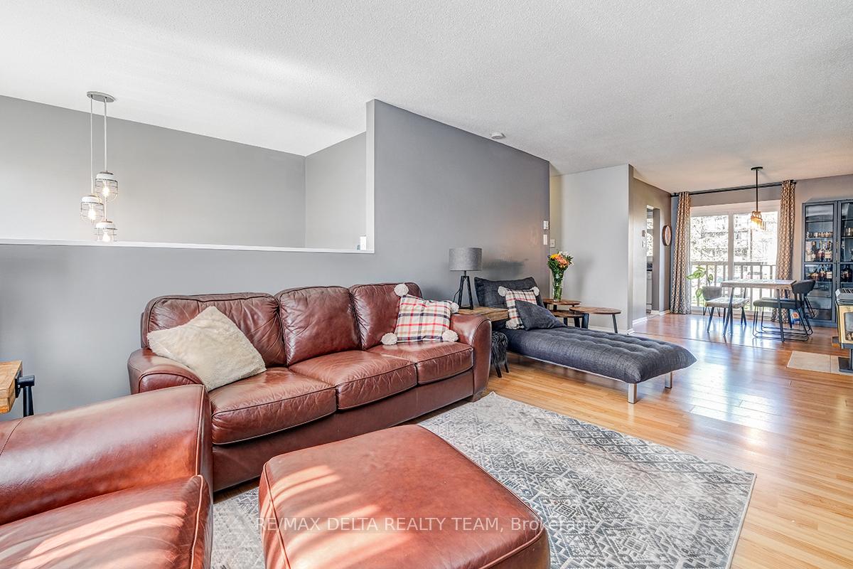 Photo 4 of 2104 Eric Crescent, Ottawa, Pineview — HOMEH