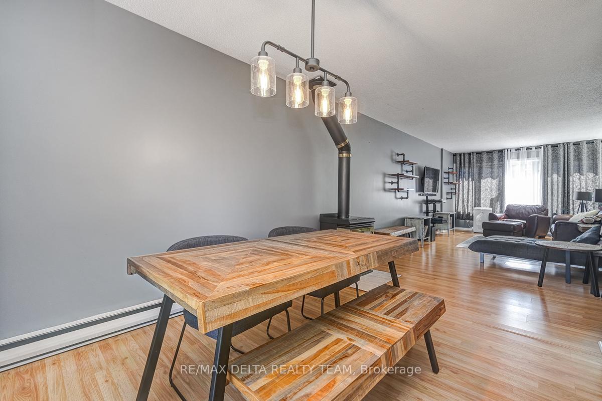 Photo 9 of 2104 Eric Crescent, Ottawa, Pineview — HOMEH