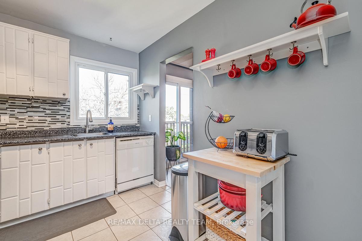 Photo 10 of 2104 Eric Crescent, Ottawa, Pineview — HOMEH