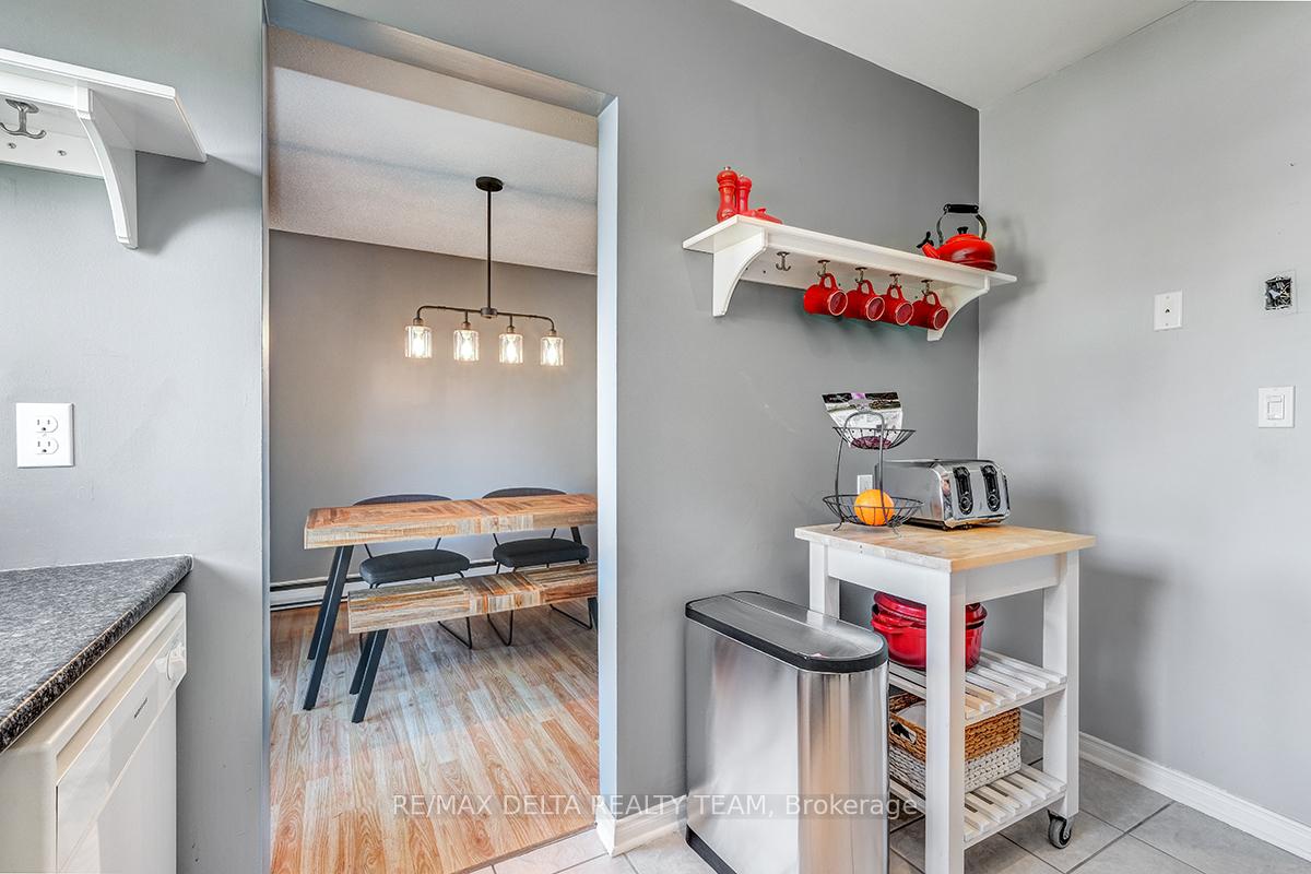 Photo 15 of 2104 Eric Crescent, Ottawa, Pineview — HOMEH